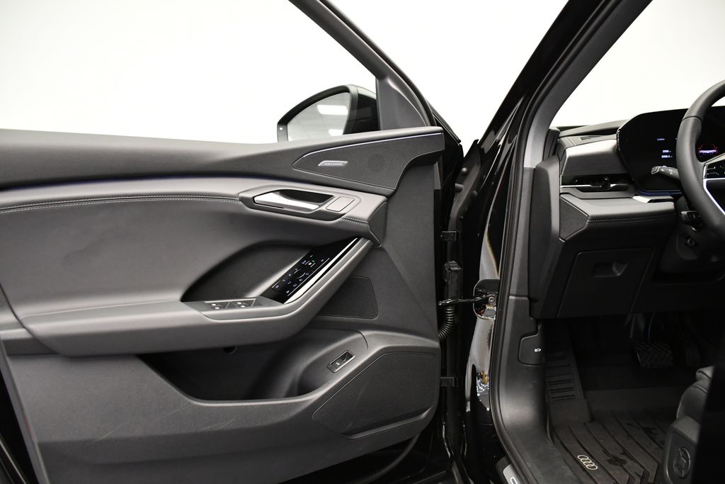 Thumbnail: 2025 Audi Q6 e-tron - 30