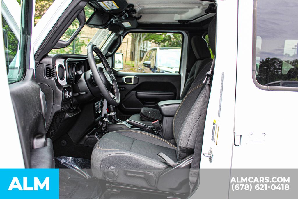 Used 2025 White Jeep Sport S image 17