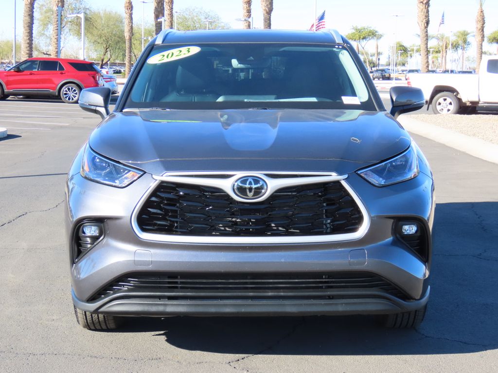 2023 Toyota Highlander XLE 2