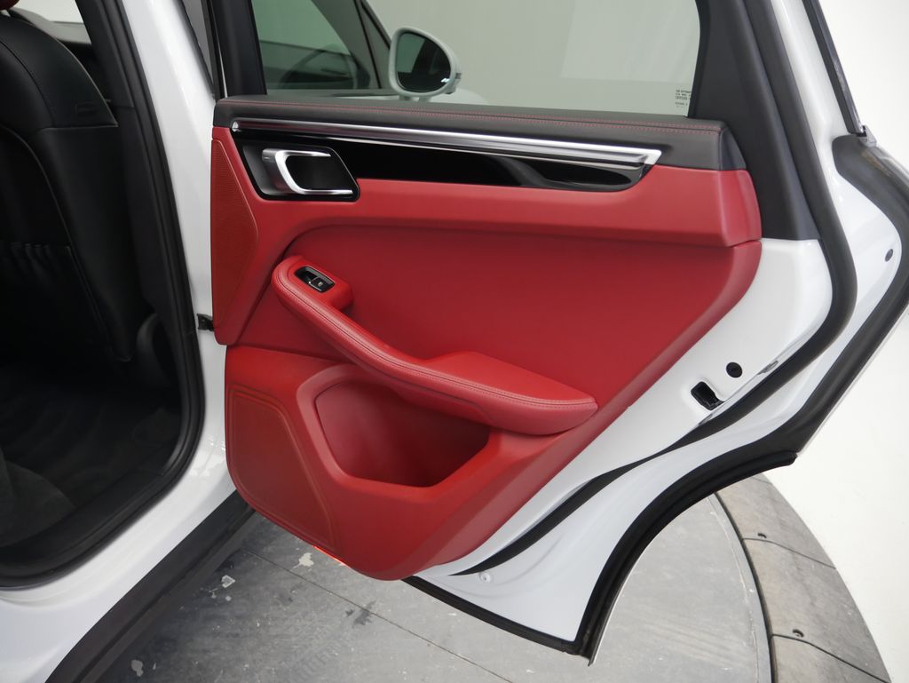 Thumbnail: 2023 Porsche Macan - 30