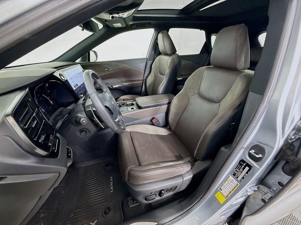 Thumbnail: 2023 Lexus RX - 22