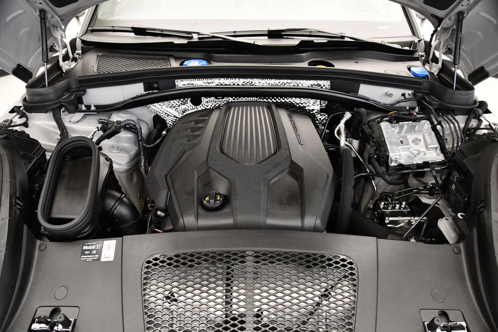 Thumbnail: 2025 Porsche Macan - 10