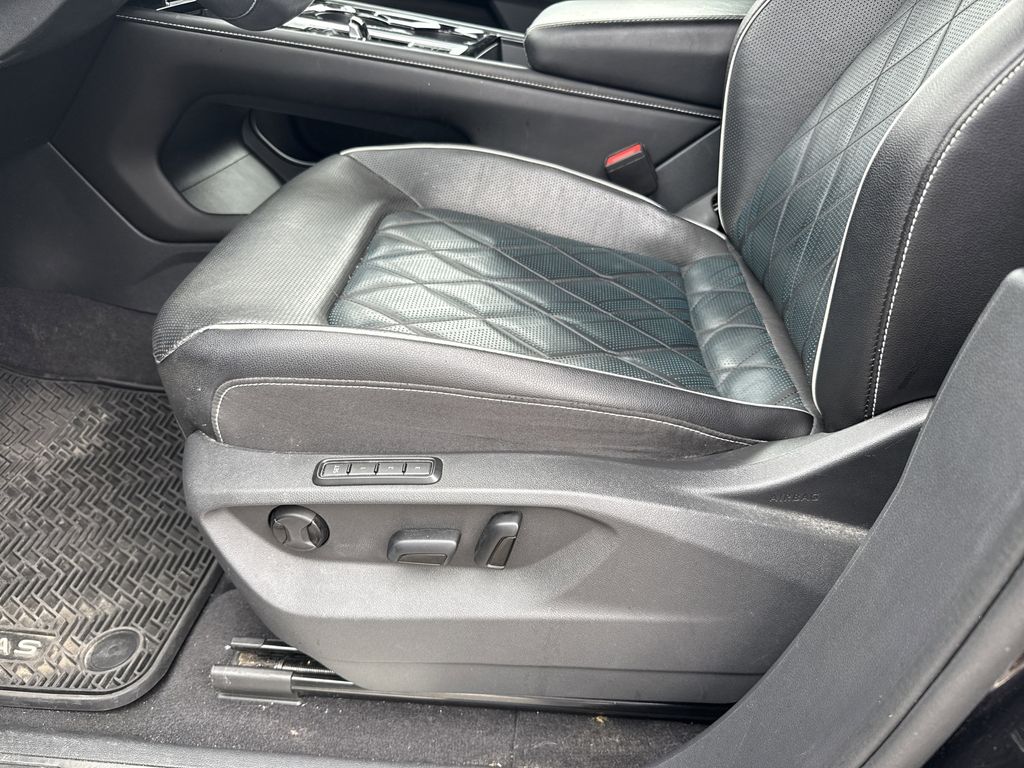 2024 Volkswagen Atlas Cross Sport 2.0T SEL Premium R-Line - 11
