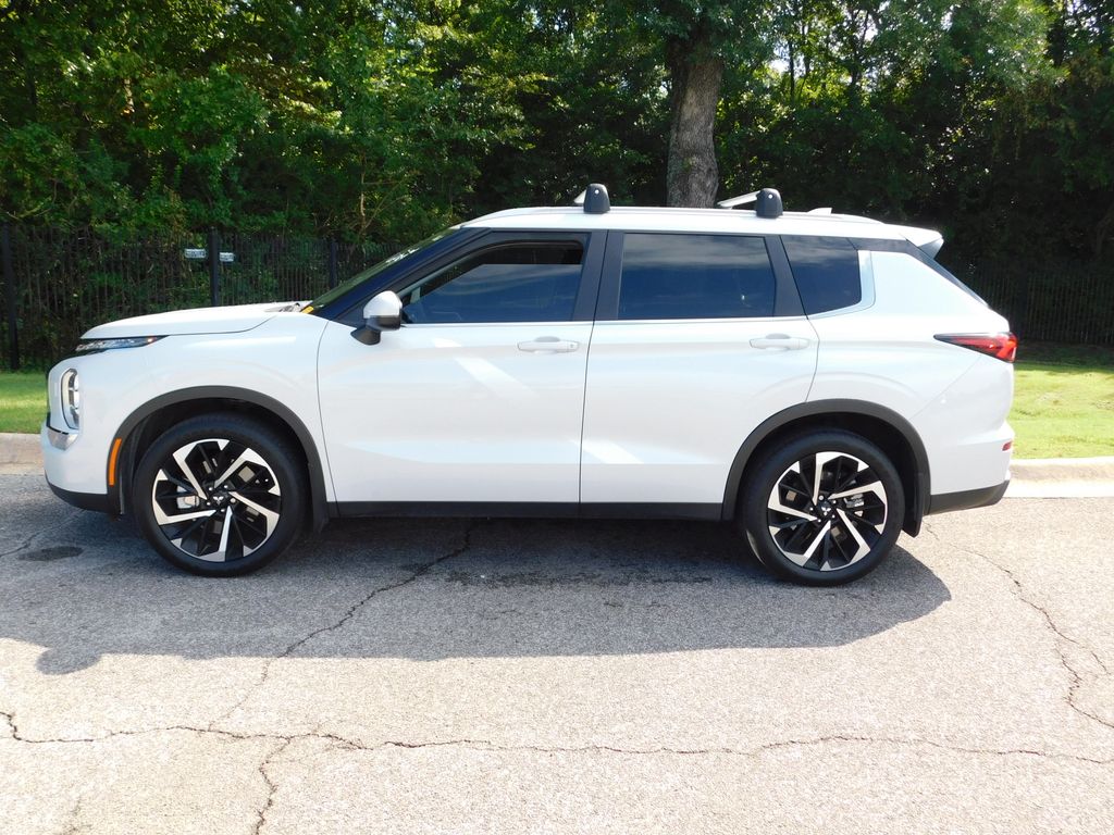 Thumbnail: 2022 Mitsubishi Outlander - 2