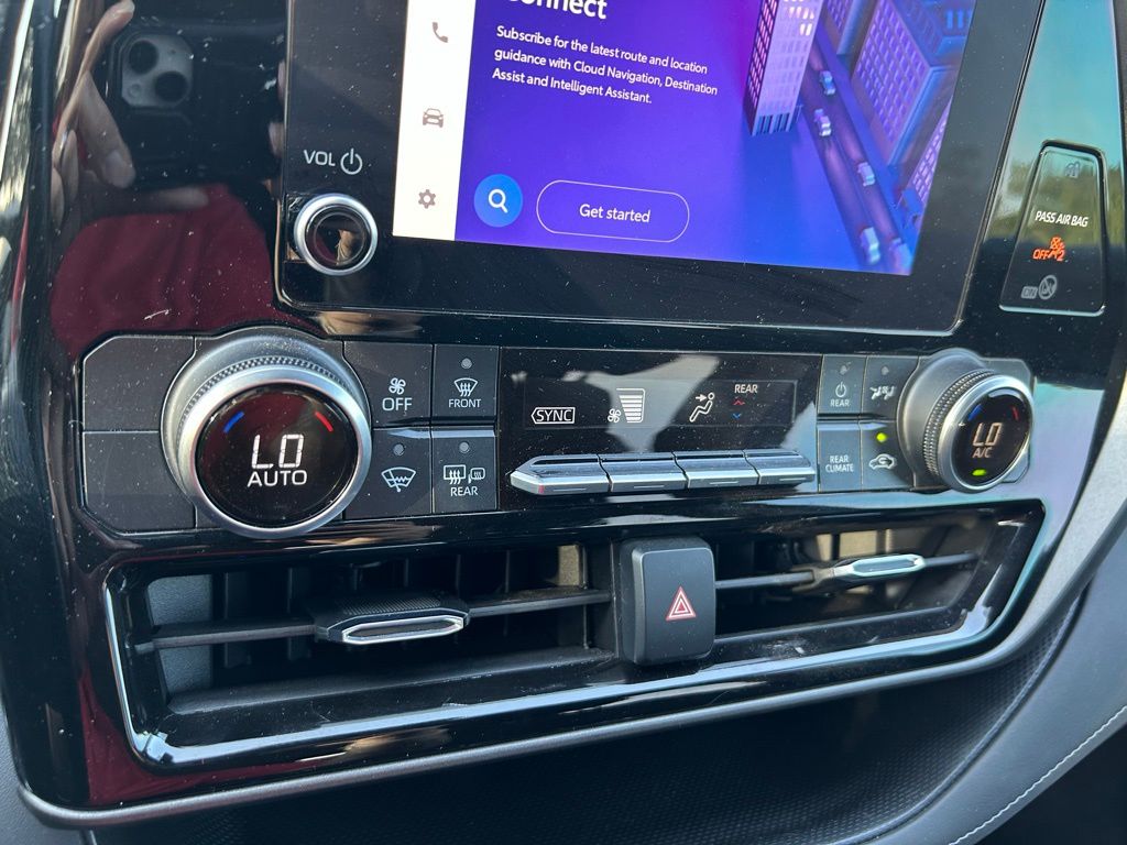 2023 Toyota Highlander LE 26