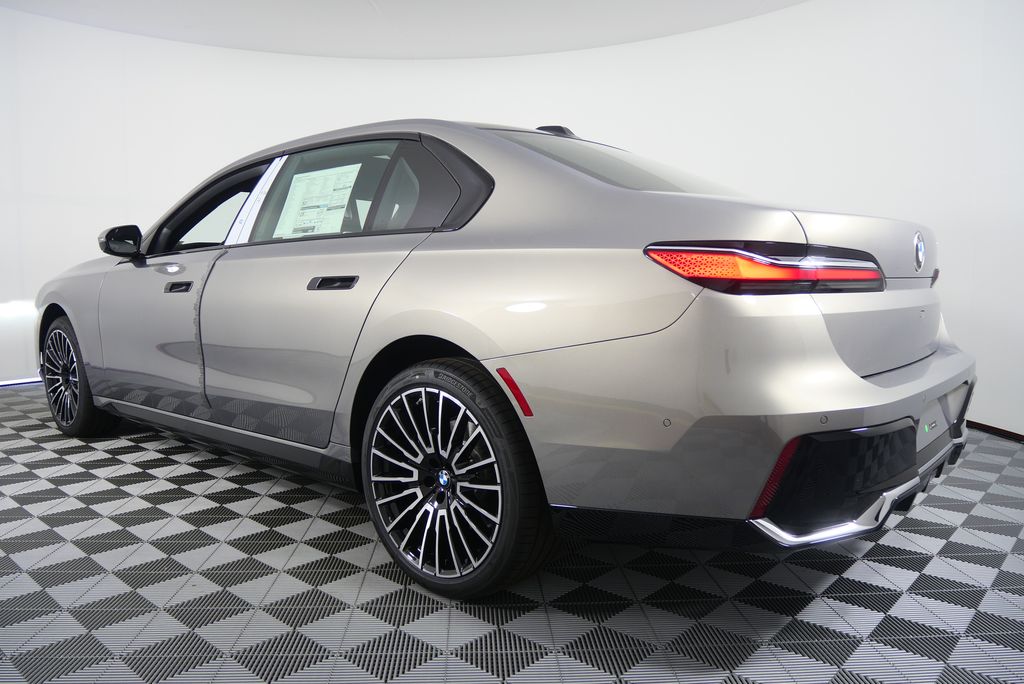 Thumbnail: 2025 BMW 7 Series - 5
