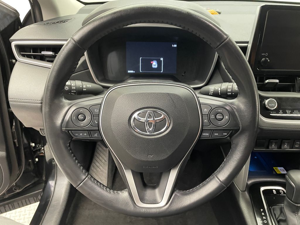 2023 Toyota Corolla Cross XLE 21