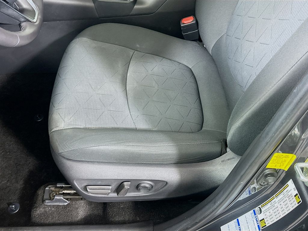 Thumbnail: 2020 Toyota RAV4 - 19