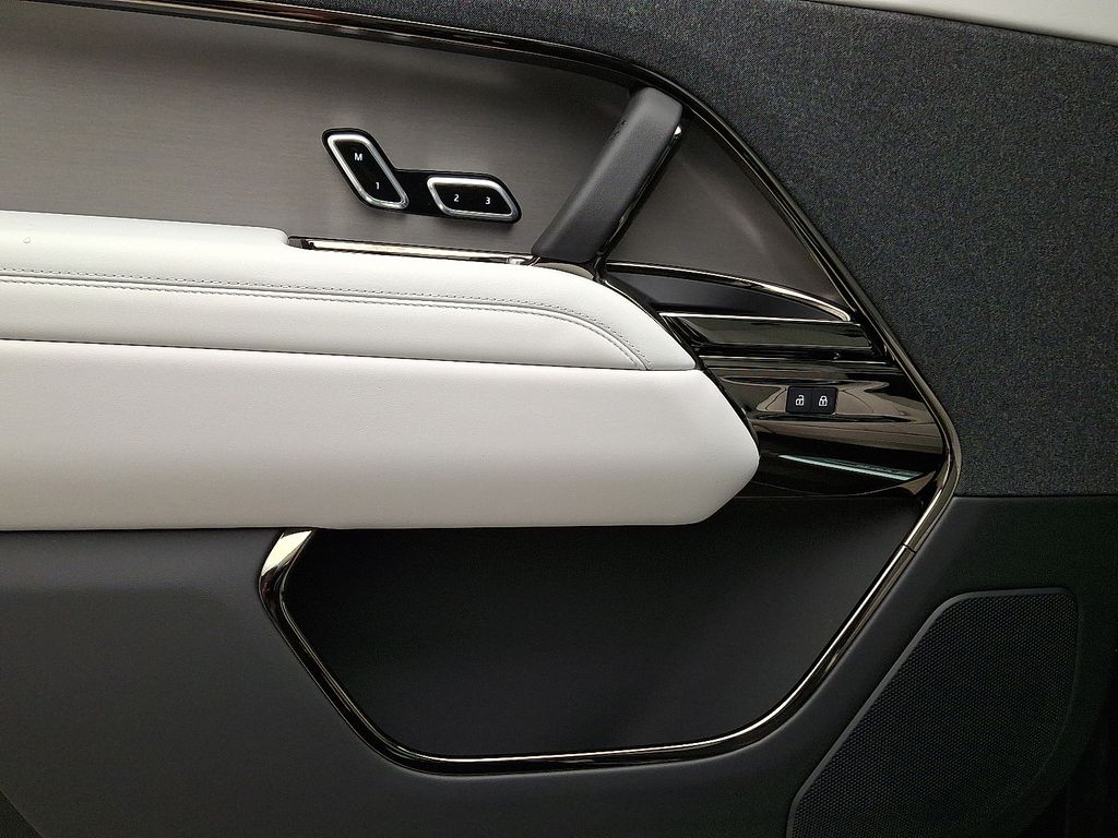 Thumbnail: 2026 Land Rover Range Rover Sport - 9