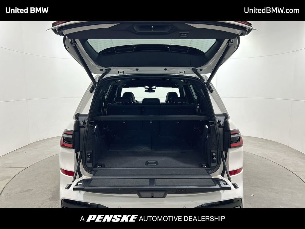 Thumbnail: 2026 BMW X7 - 22