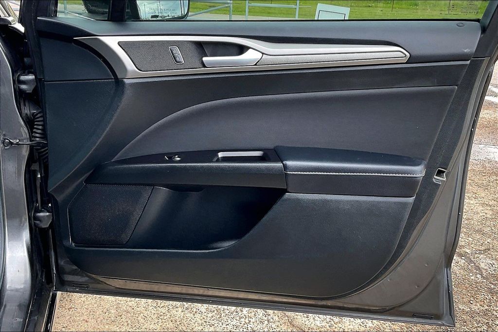 Used 2017 Ford Fusion SE 4D Sedan