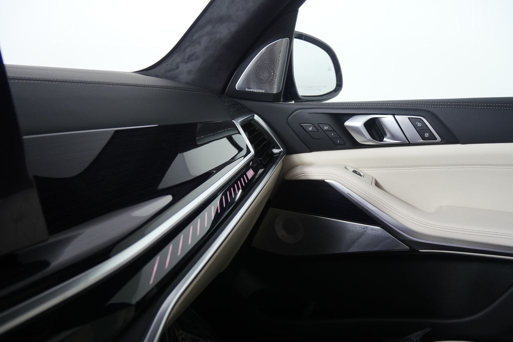 Thumbnail: 2026 BMW X7 - 28
