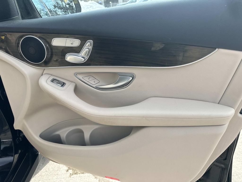 Thumbnail: 2019 Mercedes-Benz GLC - 19