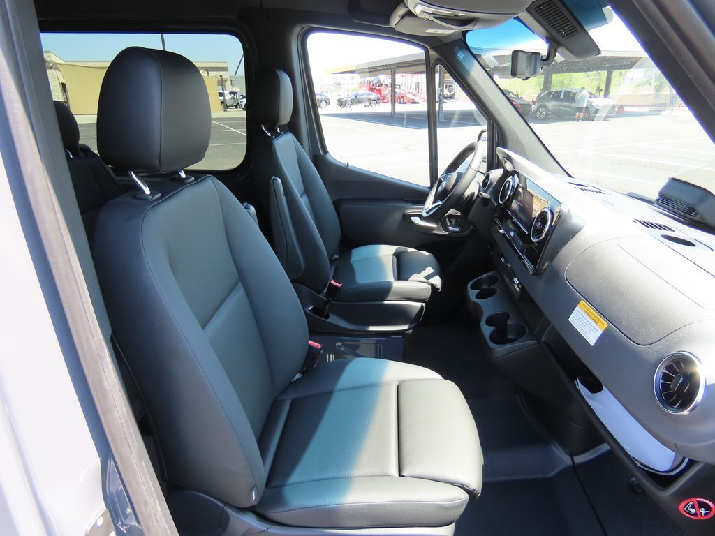 Thumbnail: 2025 Mercedes-Benz Sprinter - 22