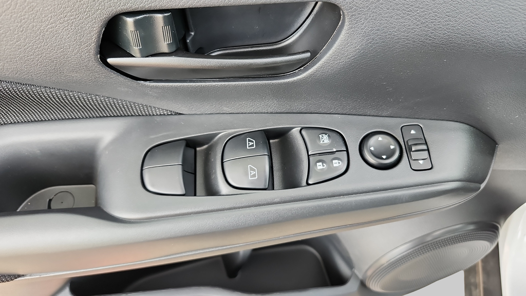 2025 Nissan Kicks Play