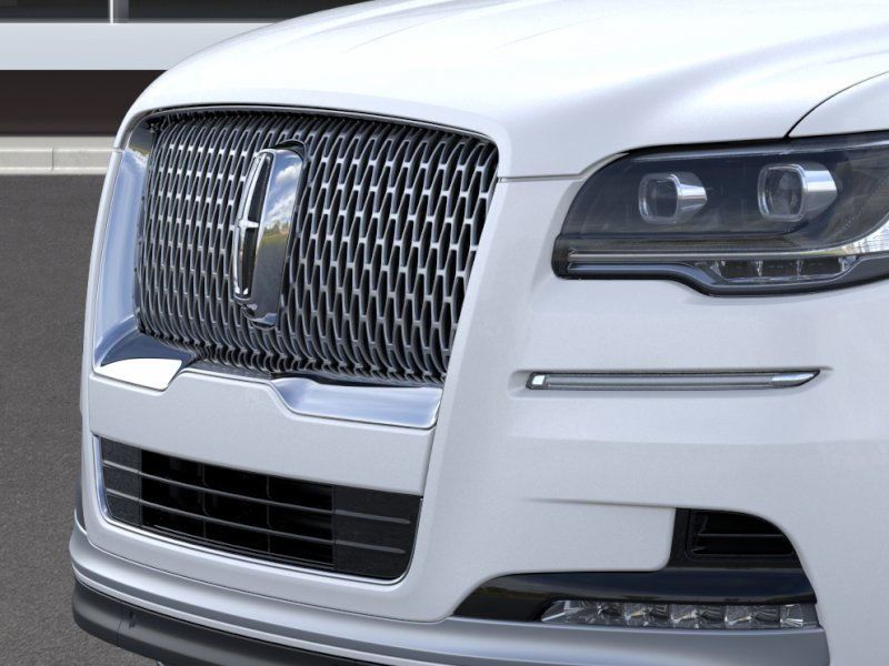 Thumbnail: 2024 Lincoln Navigator - 17