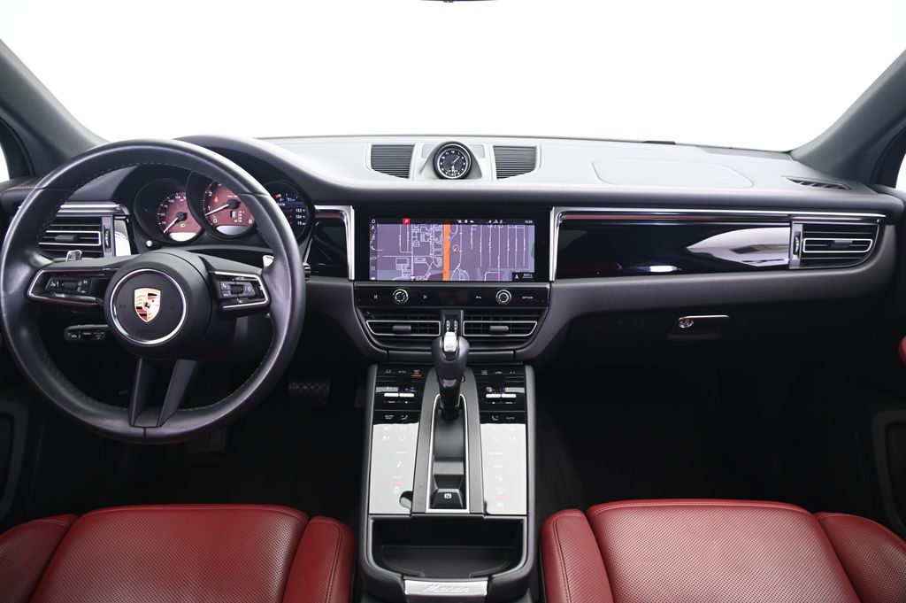 Thumbnail: 2022 Porsche Macan - 31