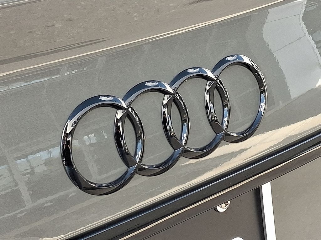 Thumbnail: 2025 Audi SQ5 - 31