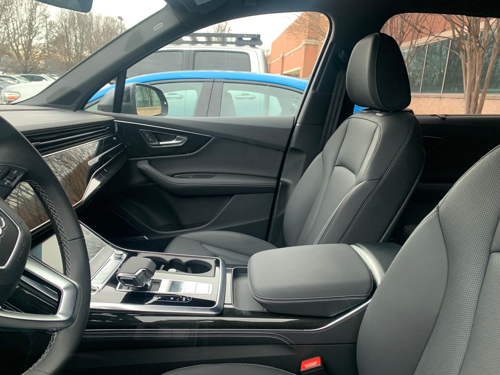 Thumbnail: 2025 Audi Q7 - 4