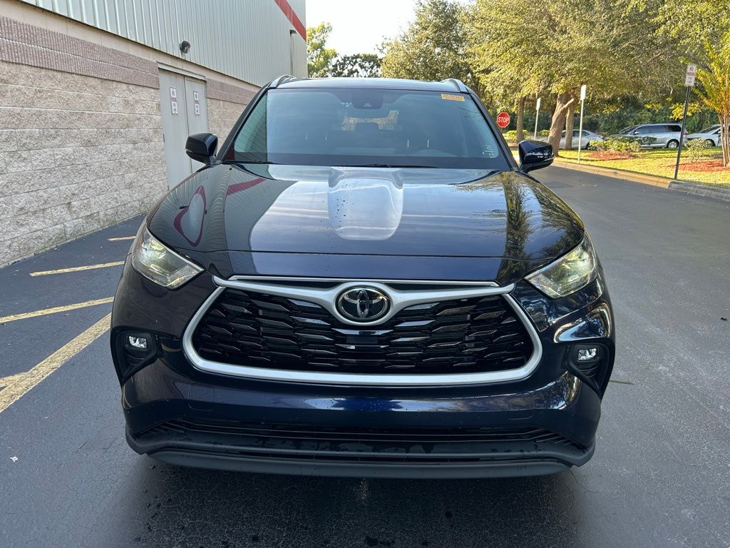 Thumbnail: 2023 Toyota Highlander - 8