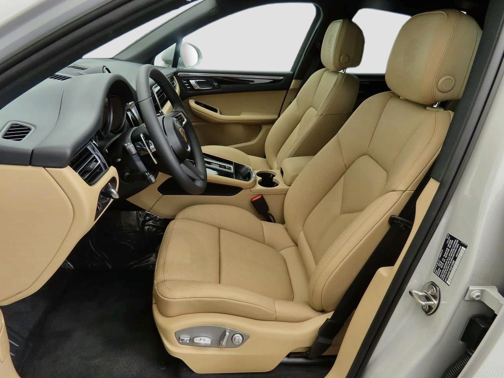 Thumbnail: 2025 Porsche Macan - 5
