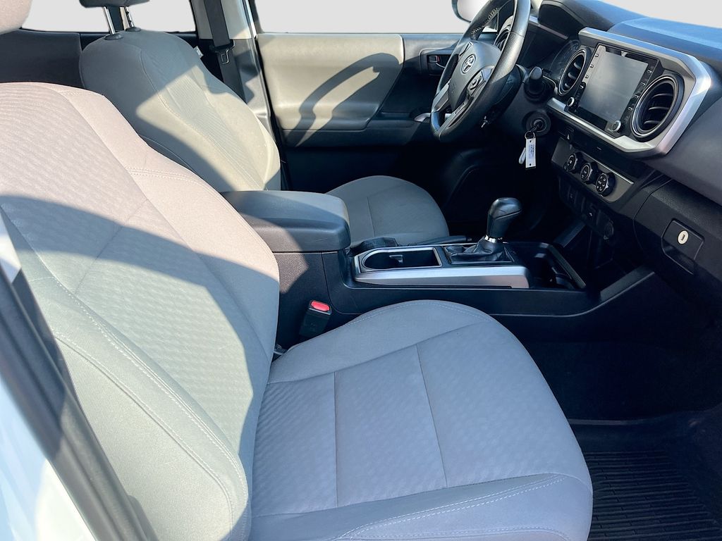 Used 2020 White Toyota SR5 image 26