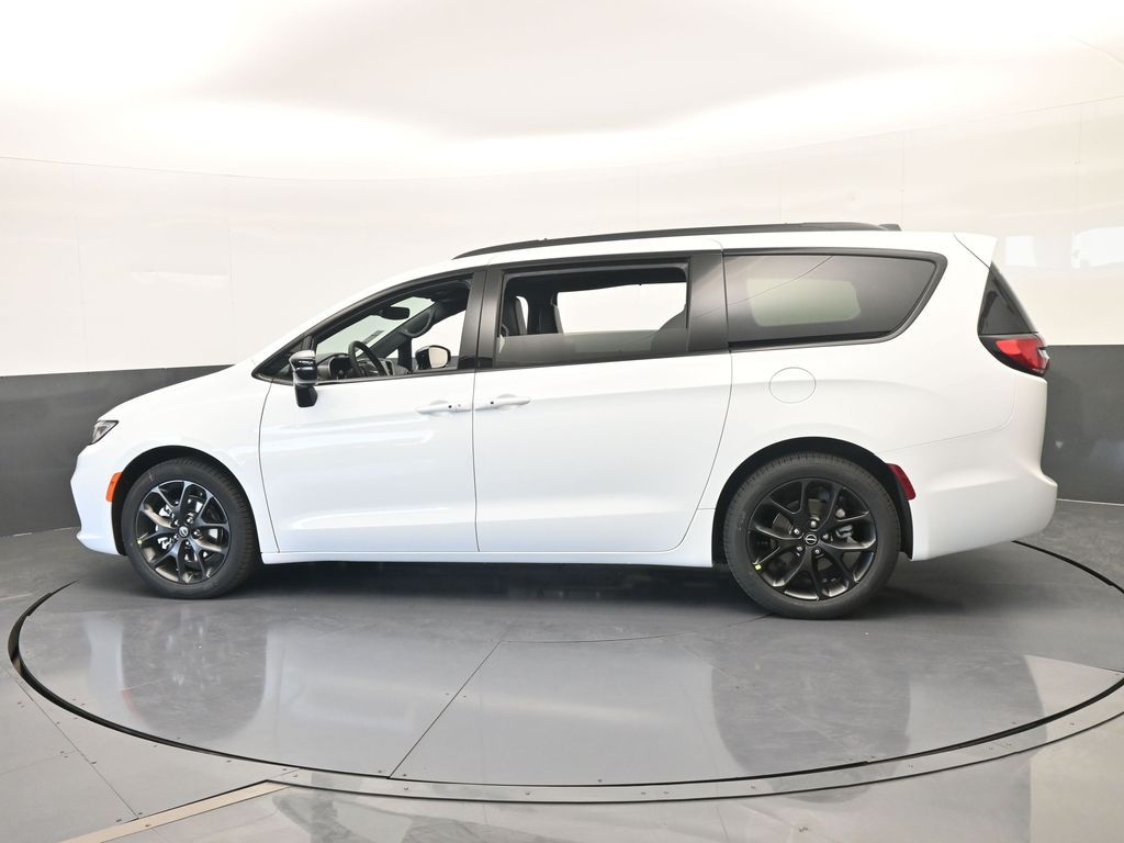 New 2026 Bright White Clearcoat Chrysler Select image 3