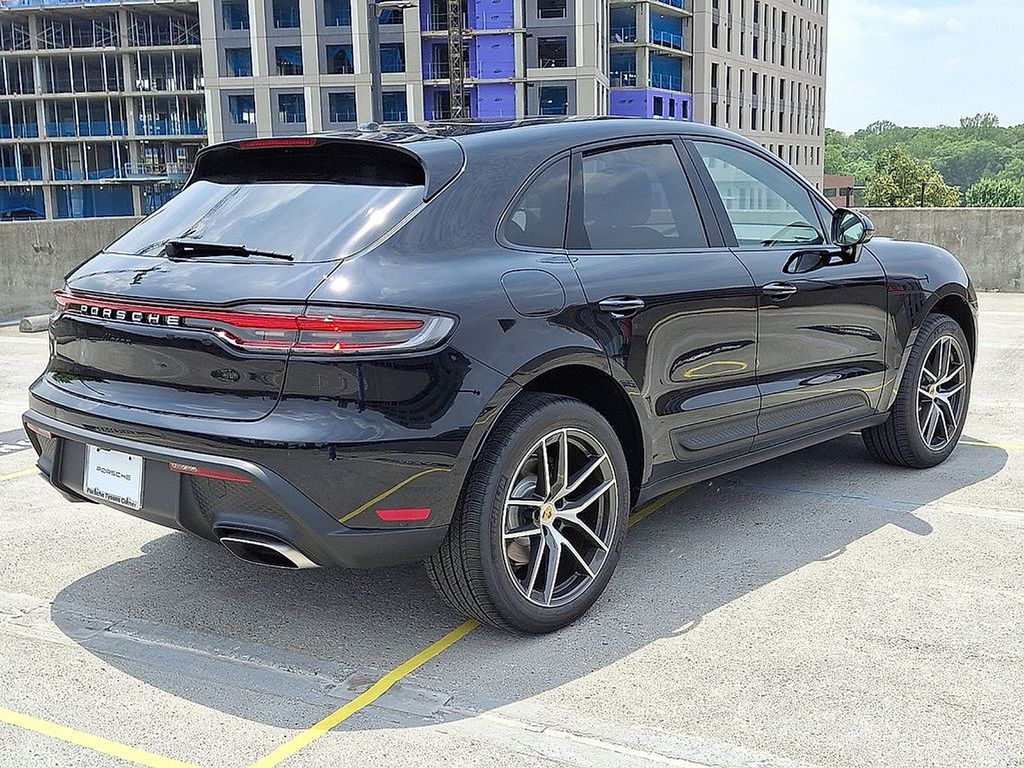 Thumbnail: 2025 Porsche Macan - 8