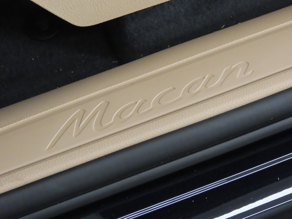 2024 Porsche Macan  39