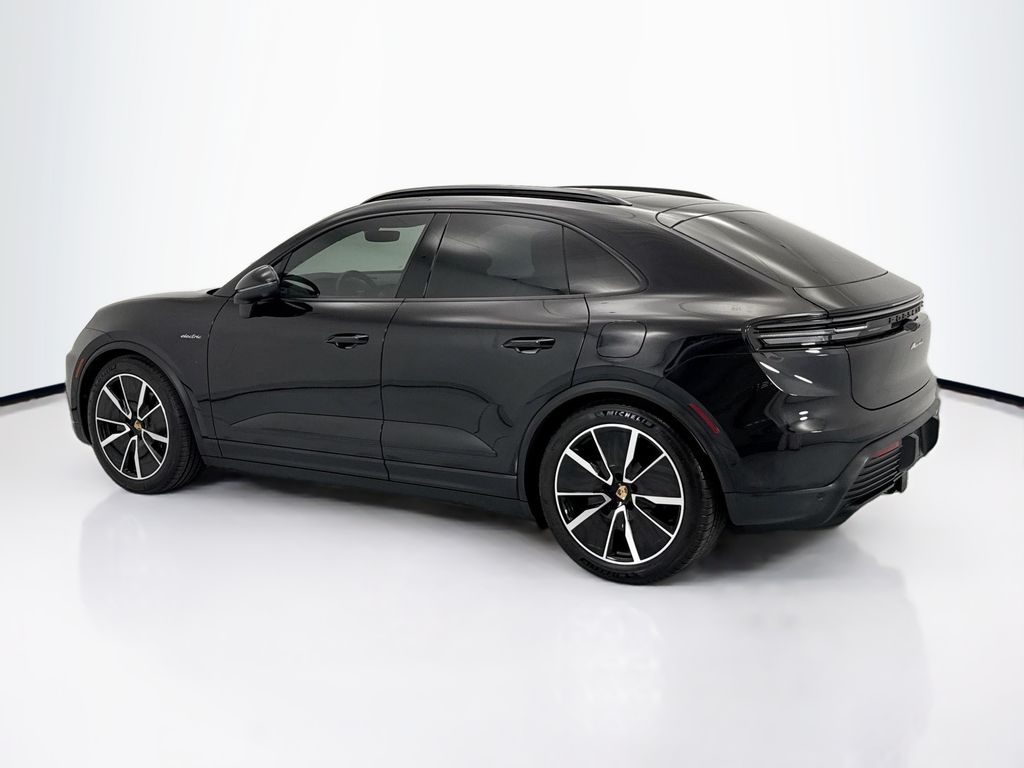 Thumbnail: 2024 Porsche Macan - 3