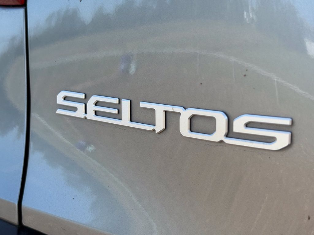 2024 Kia Seltos SX - 9