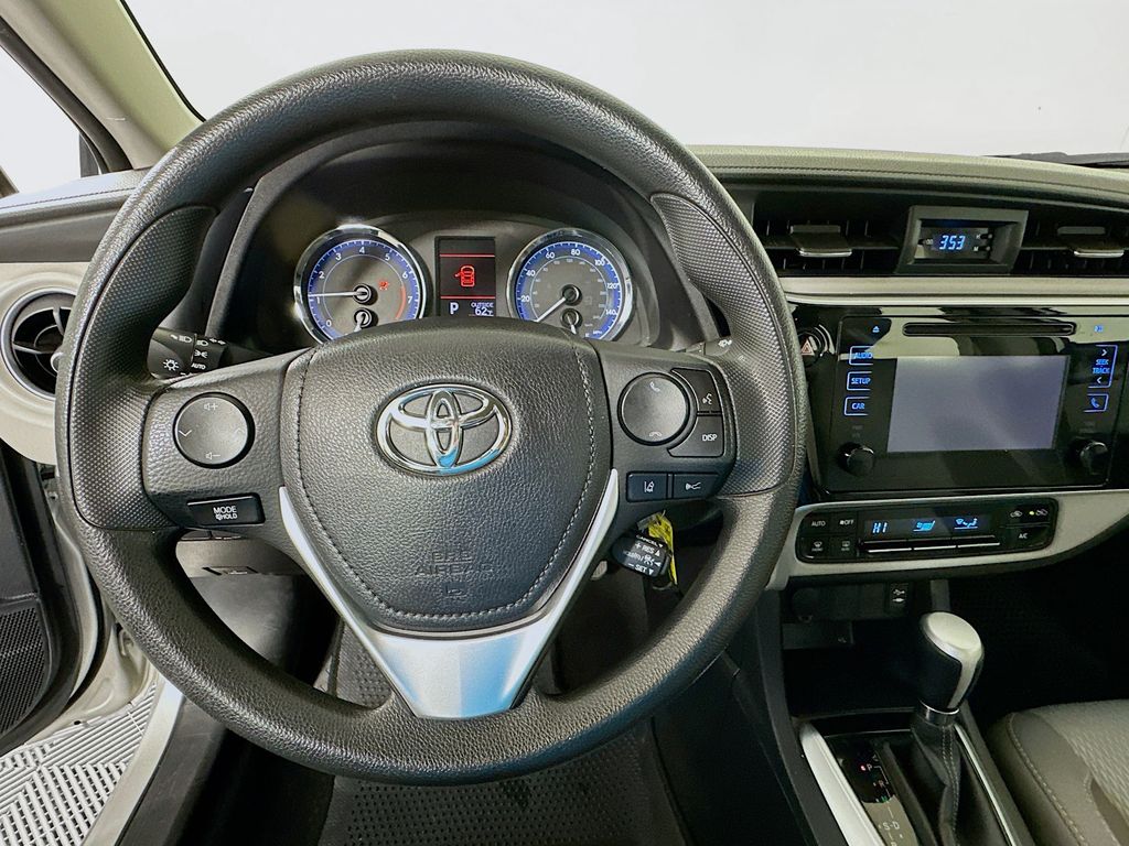 Thumbnail: 2017 Toyota Corolla - 11