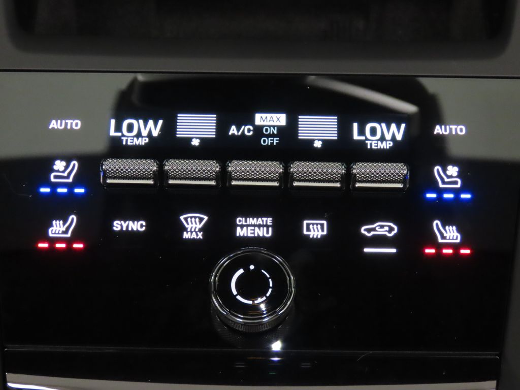 Thumbnail: 2026 Porsche Macan - 29