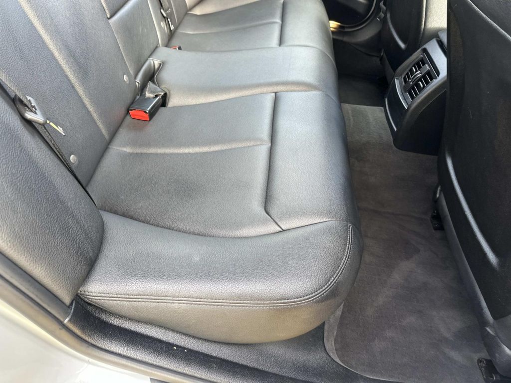 Thumbnail: 2015 BMW 3 Series - 24