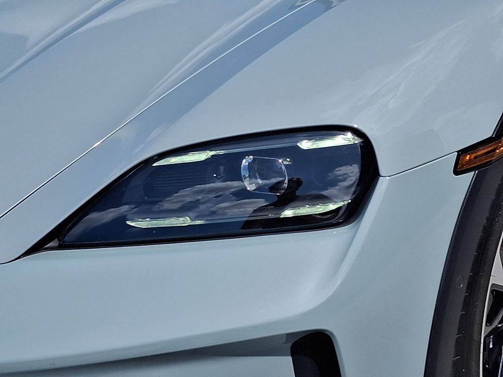 Thumbnail: 2025 Porsche Taycan - 11