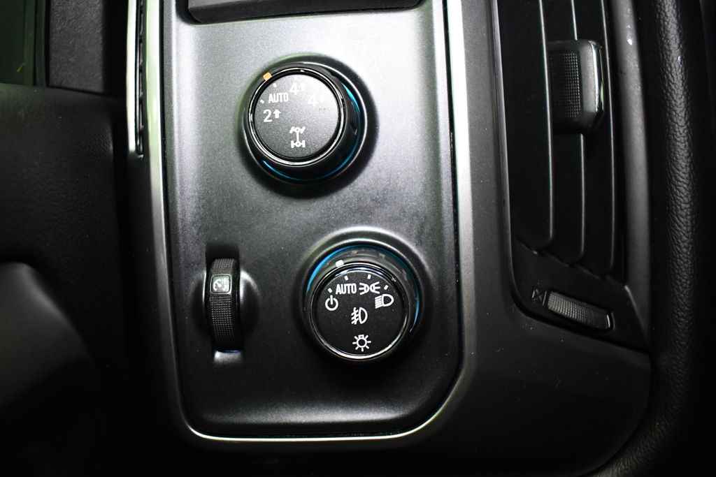 Thumbnail: 2015 Chevrolet Silverado 1500 - 16