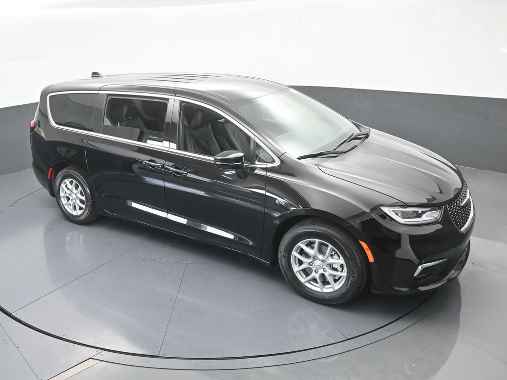 New 2026 Diamond Black Crystal Pearlcoat Chrysler Select image 54