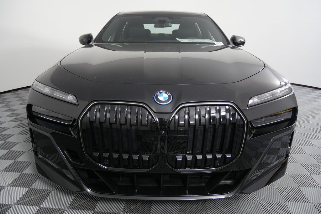 2025 BMW i7 xDrive60 11
