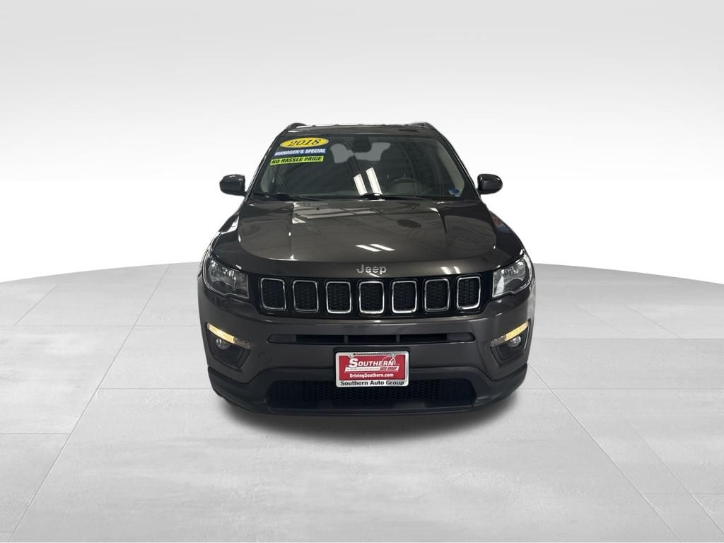 Used 2018 Gray Jeep Latitude image 9