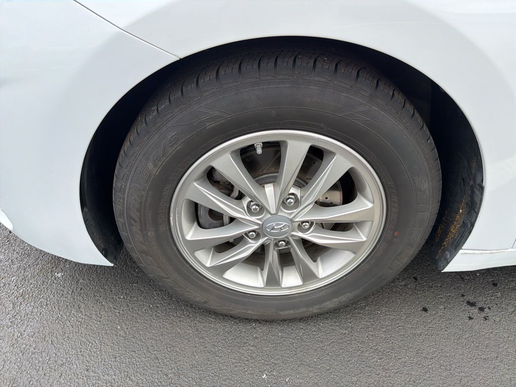 Thumbnail: 2019 Hyundai Elantra - 10