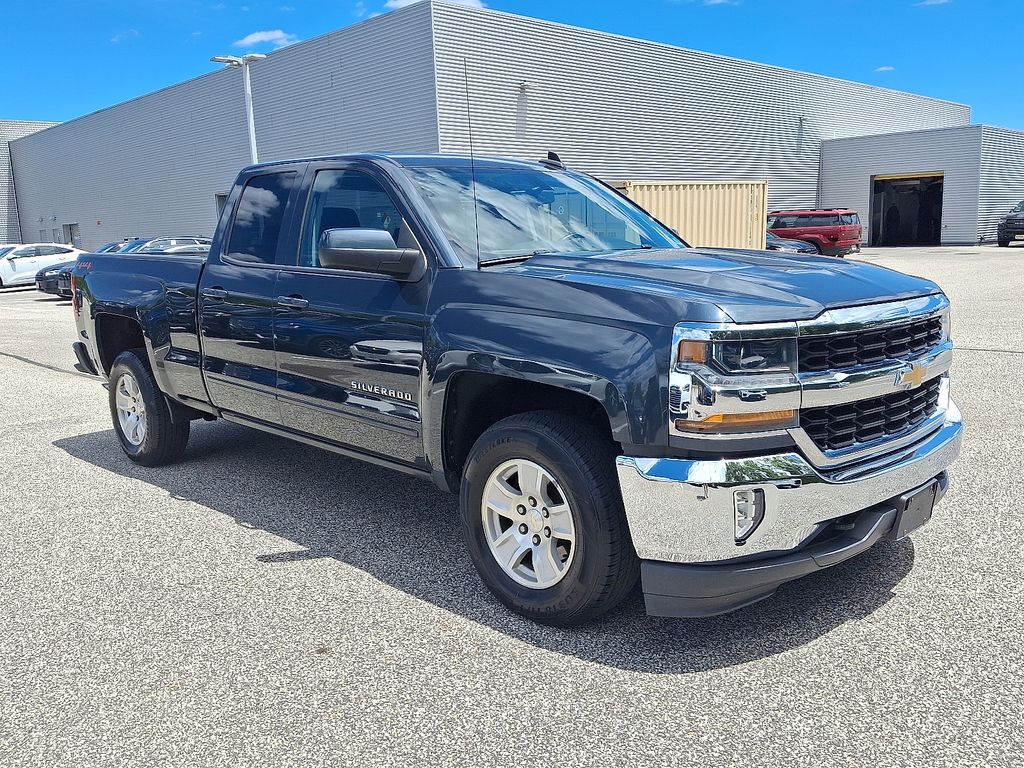 Thumbnail: 2018 Chevrolet Silverado 1500 - 3