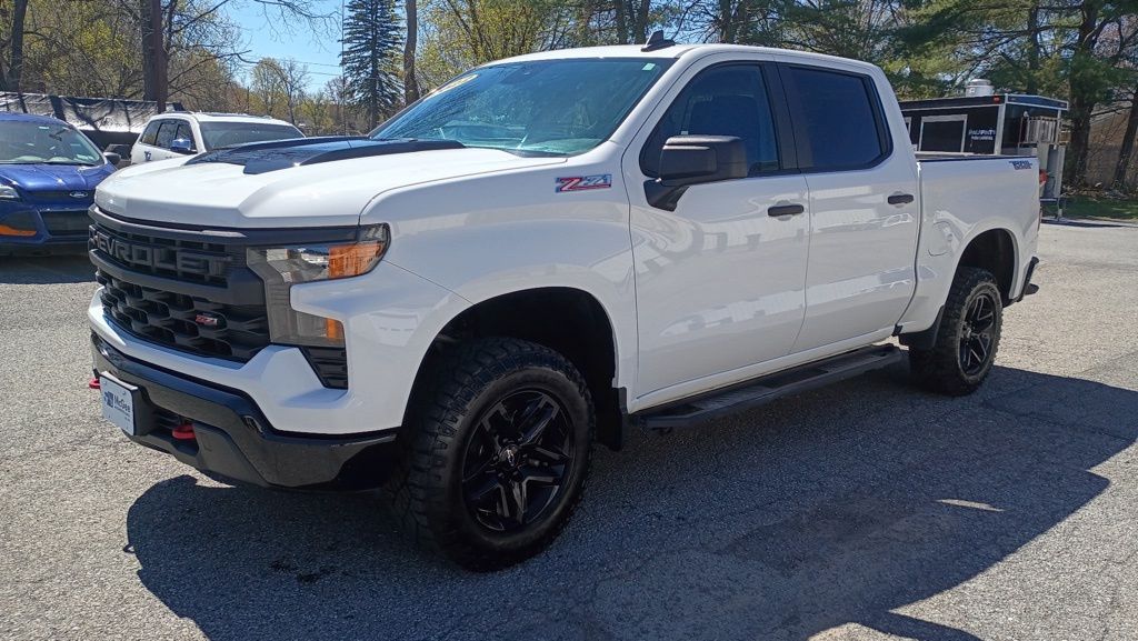 Summit White 2022 Chevrolet Silverado 1500 Custom Trail Boss Crew Cab 4WD Pickup Truck Four-Wheel Drive 8-Speed Automatic