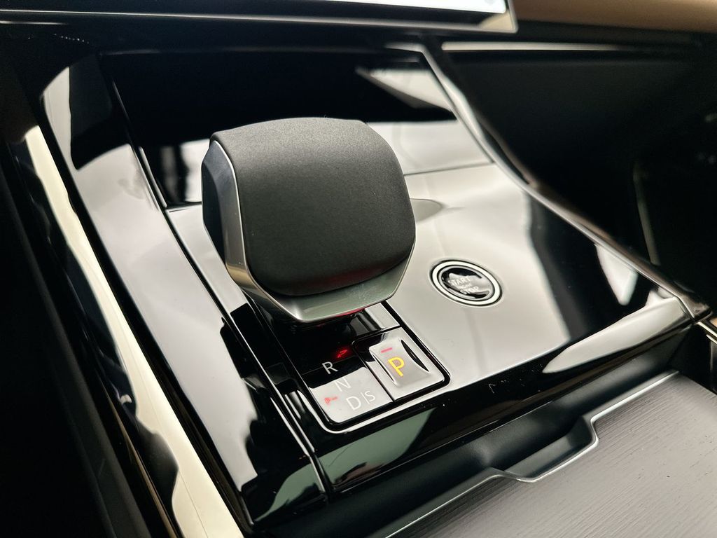 Thumbnail: 2026 Land Rover Range Rover Sport - 12