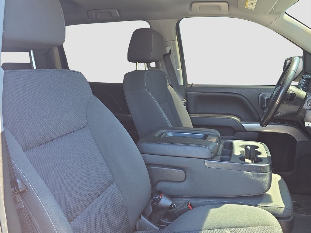 Used 2018 Silver Chevrolet LT image 19