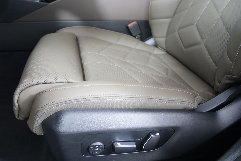 Thumbnail: 2026 BMW 5 Series - 10