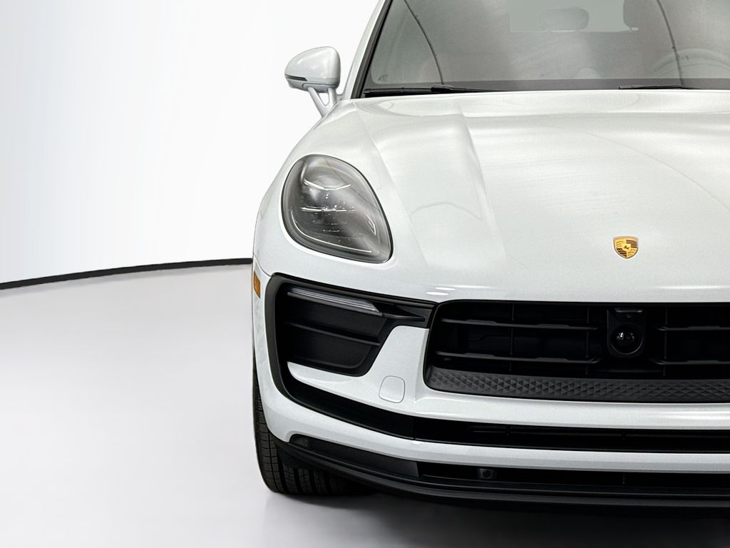 Thumbnail: 2026 Porsche Macan - 12