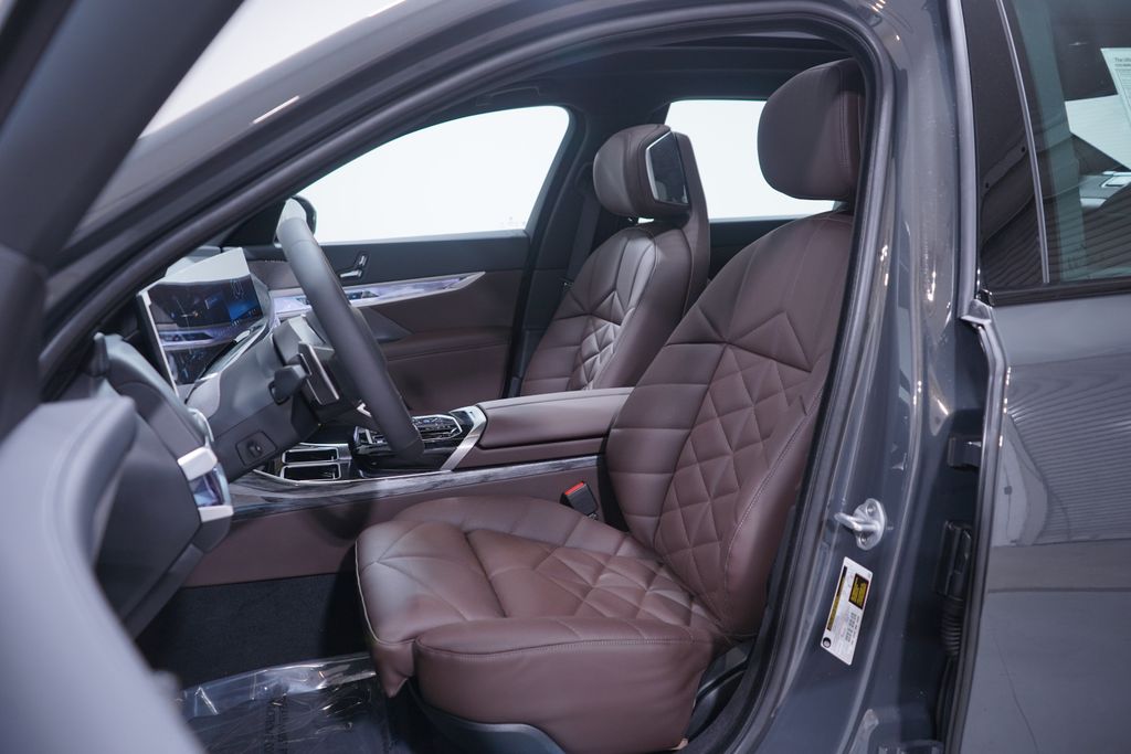 2025 BMW 7 Series 740i 7