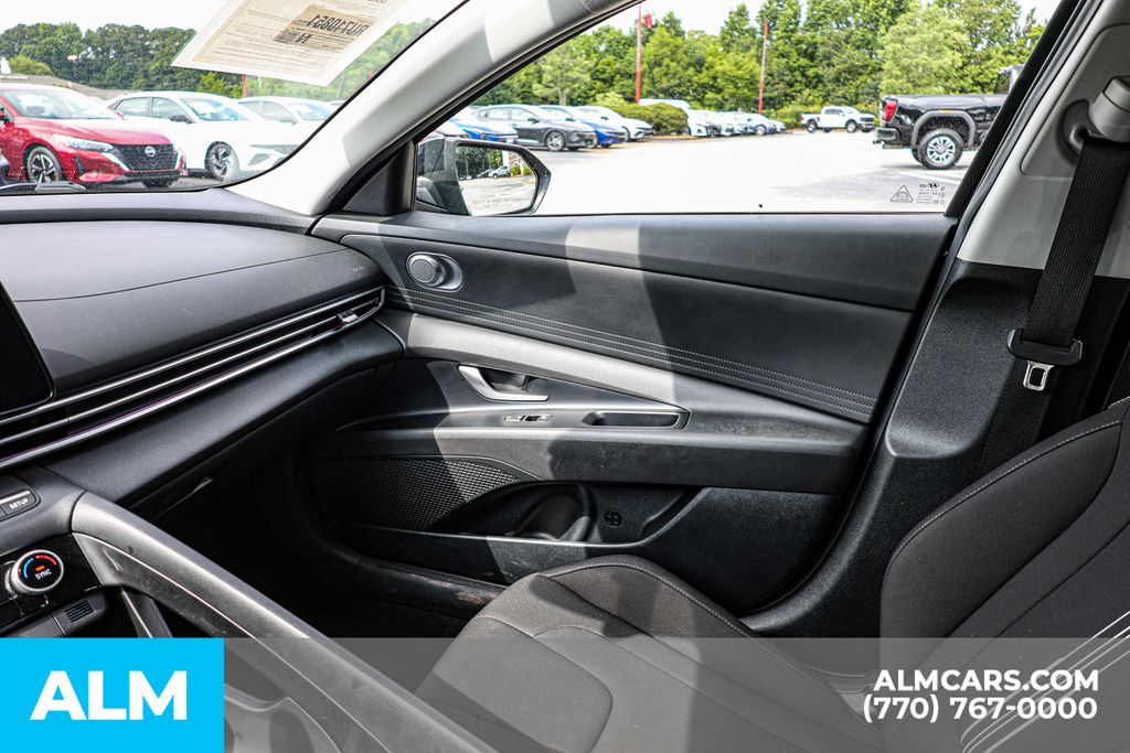 Used 2024 Black Hyundai SEL image 41