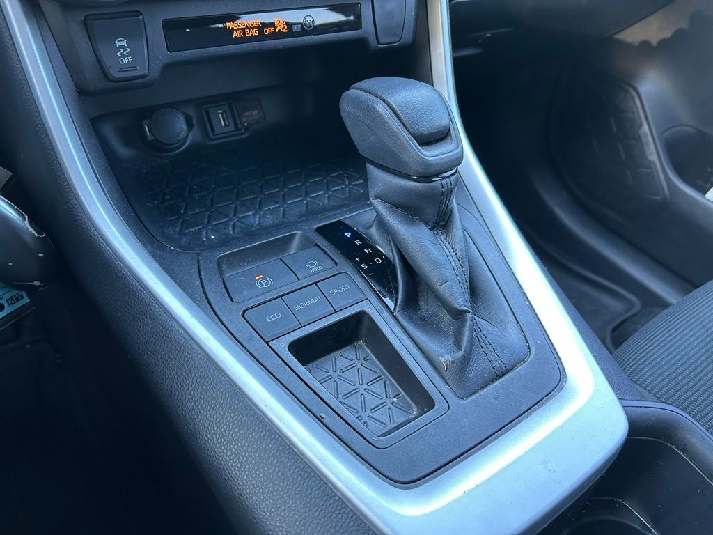 Thumbnail: 2022 Toyota RAV4 - 26