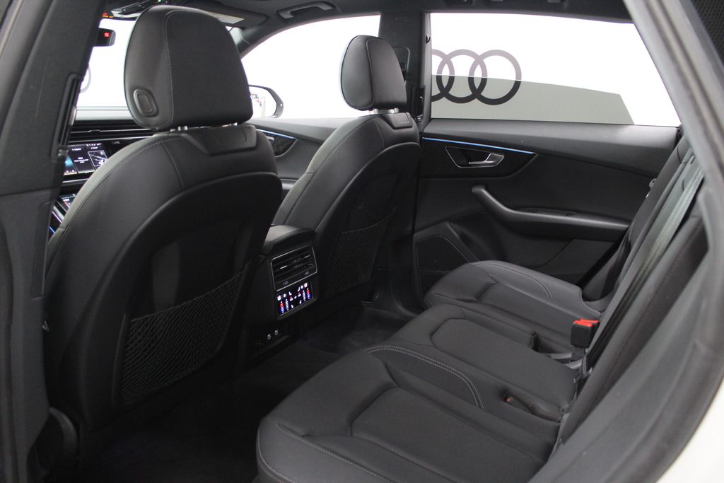 Thumbnail: 2021 Audi Q8 - 32